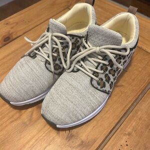 EUC Marleylilly Monogrammable Leopard Print Women's Sneakers Sz 8